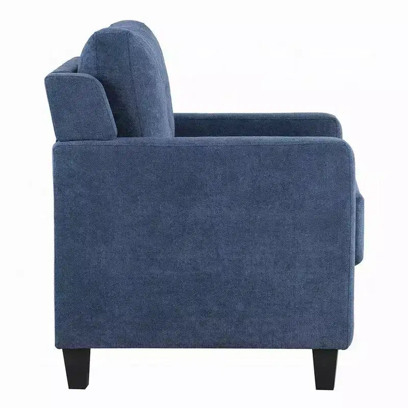 Poltrona Royal Hampton, braccioli squadrati, seduta in tessuto blu e schienale capitonné