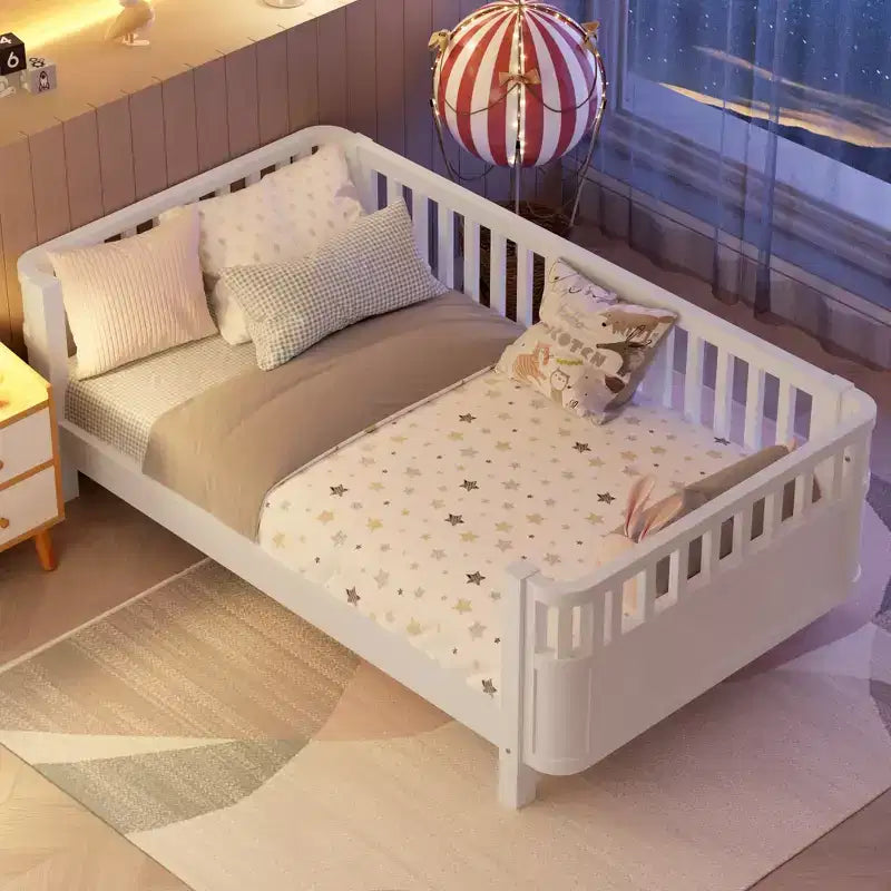 Letto a piattaforma in legno per bambini, letto basso singolo in legno con sponde per bambine e bambini, bianco