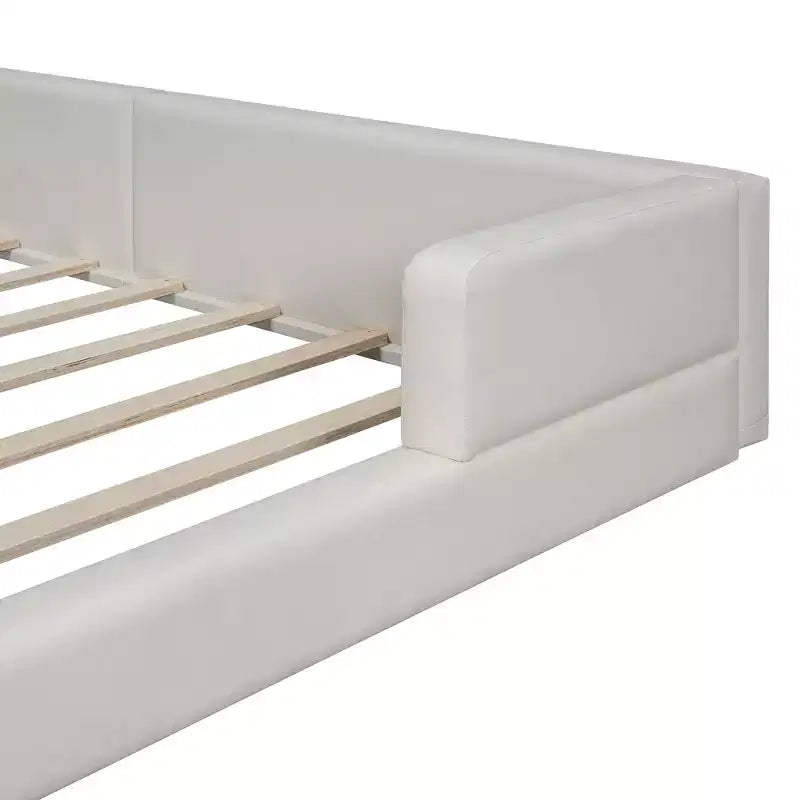 Letto imbottito a terra Queen Size con 2 luci da lettura, letto a piattaforma in PU pelle con testiera ergonomica e sponda di sicurezza