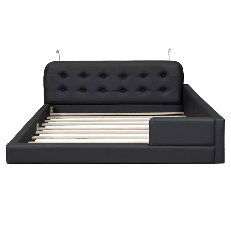 Letto imbottito a terra Queen Size con 2 luci da lettura, letto a piattaforma in PU pelle con testiera ergonomica e sponda di sicurezza