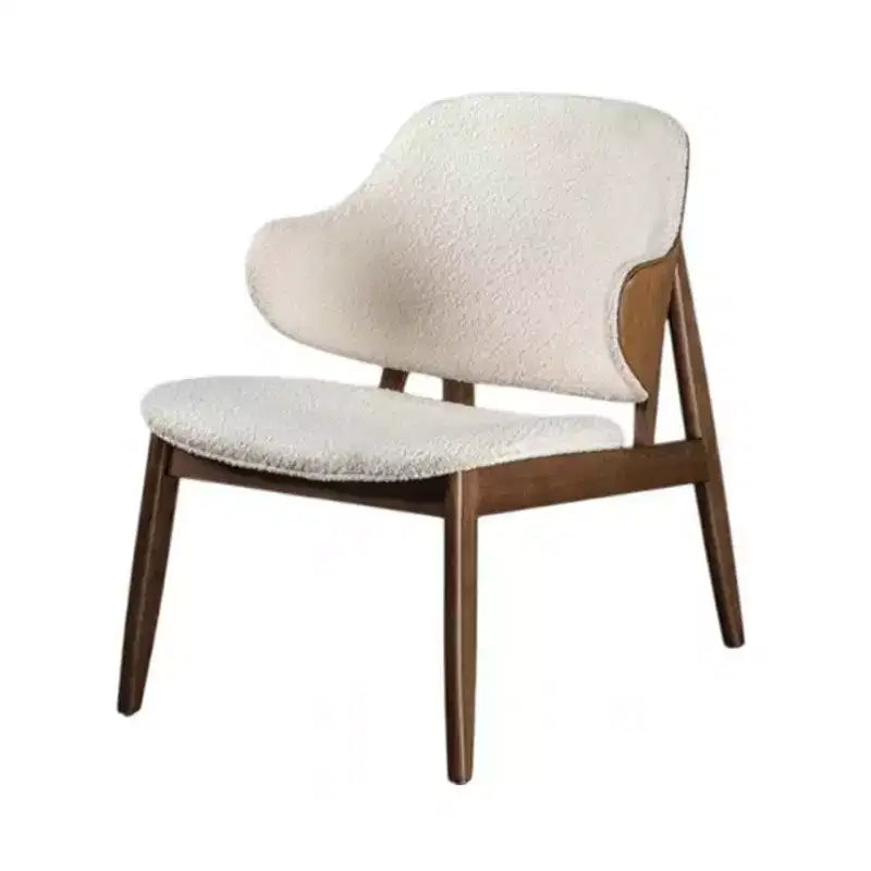 Poltrona Royal Hampton, schienale alato in tessuto bouclé beige, legno noce marrone