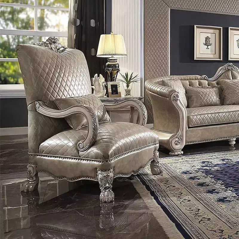 Poltrona d'Appoggio 34" in PU, Bianco Osso Vintage, Realizzata a Mano, Capitonnè, Struttura in Poliresina